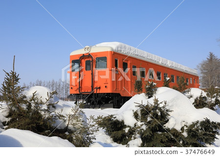 Kiha 22 train of Happiness Station (January 2018) 37476649