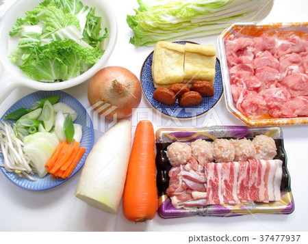 Preparing ingredients for the pot 37477937