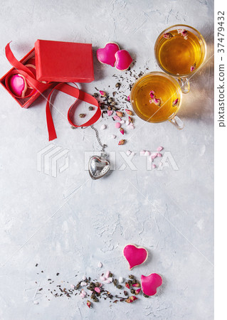 Love Valentine tea greeting card 37479432