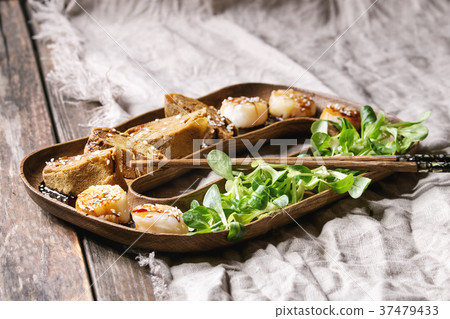 Asian style fried scallops Asian style fried scallops 37479433
