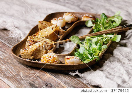 Asian style fried scallops Asian style fried scallops 37479435