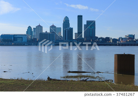 Louisville, Kentucky skyline across the Ohio River Louisville, Kentucky skyline across the Ohio River 37481267