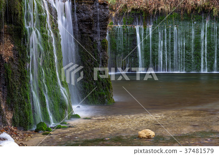 [Nagano Prefecture] Scenic Falls, a popular sightseeing spot 37481579