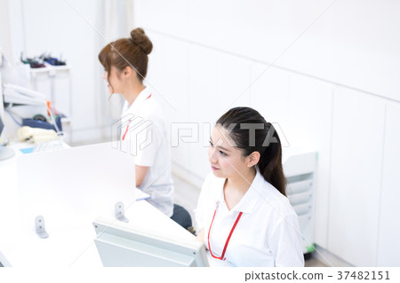 年輕女性，招待會，健身房，體育俱樂部 37482151