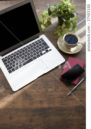 筆記本電腦和咖啡（休息圖像Makoto） 37483188