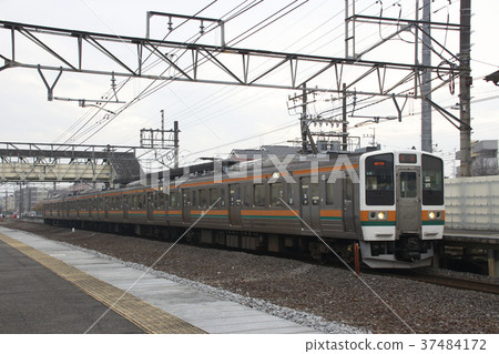 上越線高坂口系列211（4車固定） 37484172