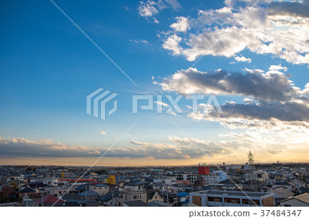 From the front of Sashiogi station towards Tokyo From the front of Sashiogi station towards Tokyo 37484347