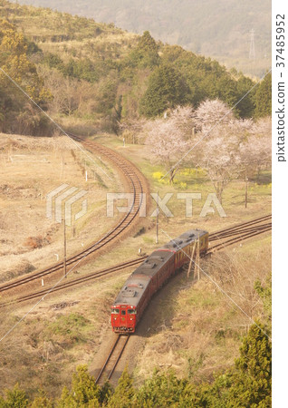 沿著Ohata的環線行駛,然後換回Hitokichi旅遊列車“Isaburou,Shinpei” 沿著Ohata的環線行駛,然後換回Hitokichi旅遊列車“Isaburou,Shinpei” 37485952