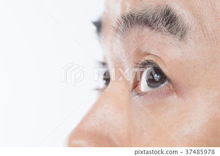 Middle male 37485978