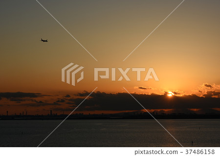  Japan's urban landscape "Tokyo Bay and the flight seen from Maihama, sun sets" (MM21 of Yokohama can be seen near the screen left back) 37486158