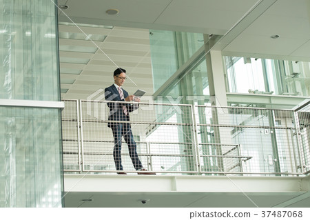 Middle businessman casual business image Middle businessman casual business image 37487068
