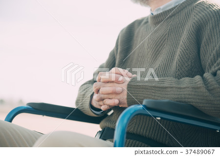 Middle men on a wheelchair 37489067