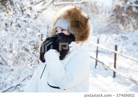 Woman, winter, snow, Mt. Woman, winter, snow, Mt. 37489802