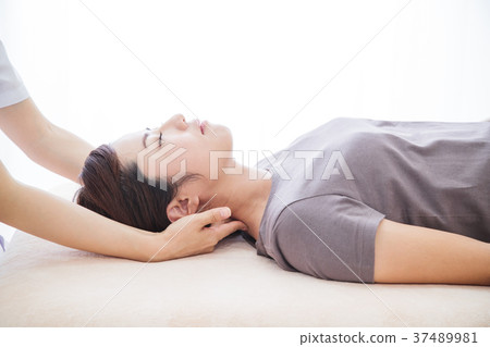 Massage beauty treatment man body chiropractic female patient white background Massage beauty treatment man body chiropractic female patient white background 37489981