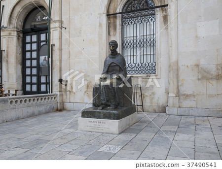 Statue of Marin Dolzych Dubrovnik Statue of Marin Dolzych Dubrovnik 37490541
