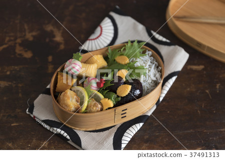 進入Wotoba Bento的日式盒裝午餐 進入Wotoba Bento的日式盒裝午餐 37491313
