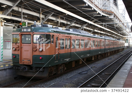 Echigo Line Series 115 (Shonan color) stopped at Niigata Station Echigo Line Series 115 (Shonan color) stopped at Niigata Station 37491422