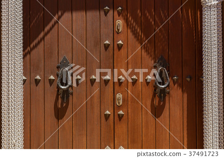 Wooden door. 37491723