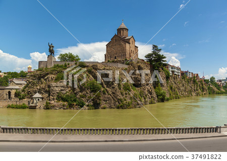 The statue of King Vakhtang Gorgasali. 37491822