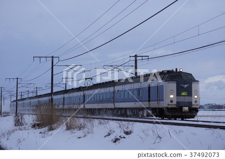 [583 series, rushing to go] Shinetsu main line Higashi Sanjo-Honai 37492073
