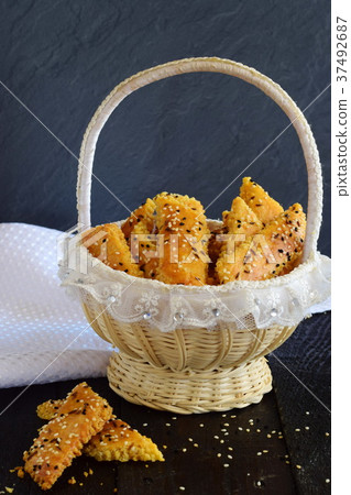 Salty biscuits with sesame seeds in a basket Salty biscuits with sesame seeds in a basket 37492687