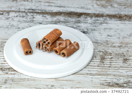 cinnamon sticks on an old table 37492721