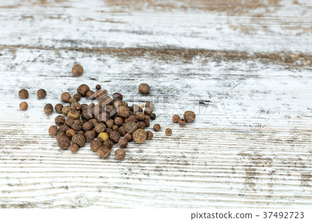 Jamaican pepper seeds 37492723