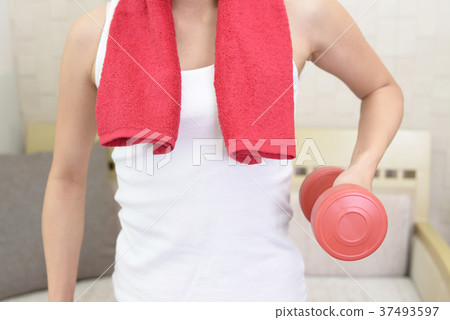 Women exercising 37493597