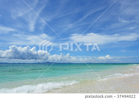 Beautiful sea and refreshing sky of Okinawa Beautiful sea and refreshing sky of Okinawa 37494022