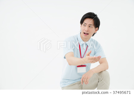 馬球襯衫的男性工作人員 馬球襯衫的男性工作人員 37495671