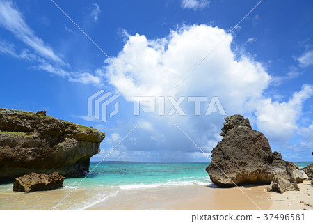 Beautiful beach of Okinawa 37496581