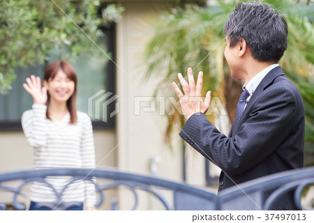 Businessman morning commute Businessman morning commute 37497013