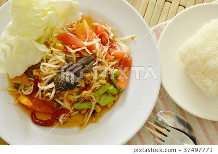 Somtum Thai spicy green papaya with black crab 37497771