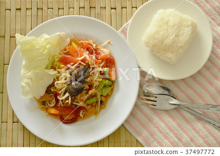 Somtum Thai spicy green papaya with black crab 37497772