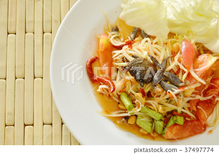 Somtum Thai spicy green papaya with black crab 37497774