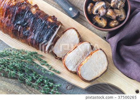 Pork loin wrapped in bacon with roasted mushrooms 37500265
