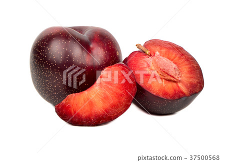 Red plum with slice 37500568