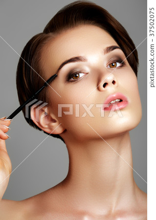 Beauty woman. Sexy girl. Fashion make up. Cosmetic 37502075