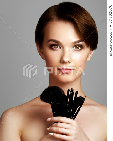 Beauty woman. Sexy girl. Fashion make up. Cosmetic 37502076