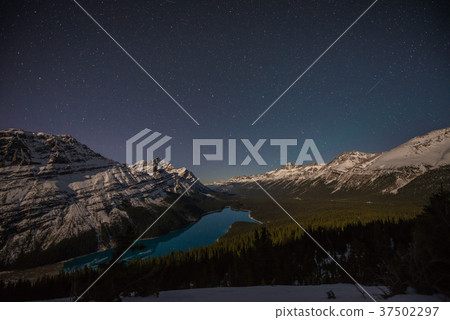 Stars over Peyto lake, Icefields parkway, Alberta Stars over Peyto lake, Icefields parkway, Alberta 37502297