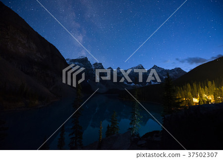 Milky way rising over Iconic Moraine Lake, Banff Milky way rising over Iconic Moraine Lake, Banff 37502307