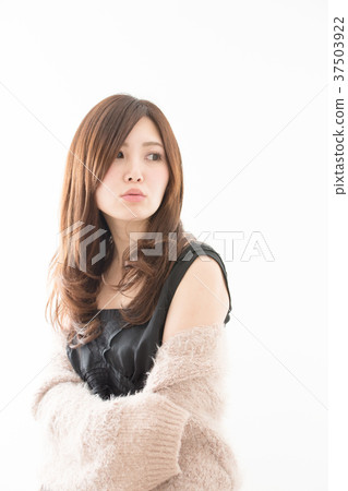 Women wearing fur Women wearing fur 37503922