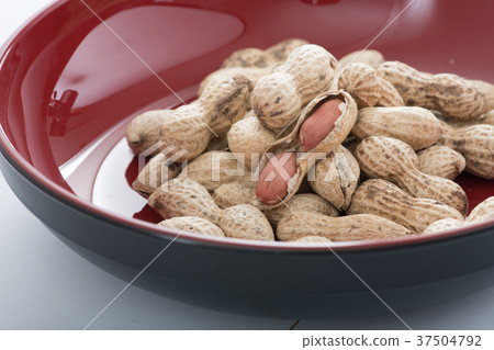 Peanut peanuts Peanut peanuts 37504792