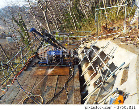 Disaster prevention work of the slope that there is a danger of collapse 37505811