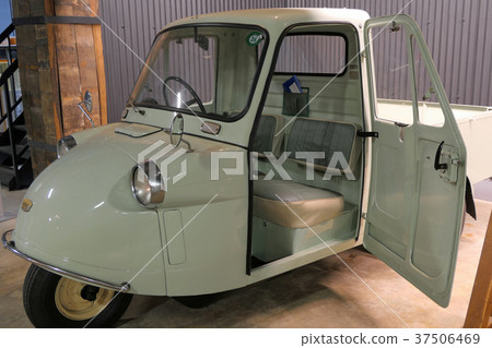 Three wheel vehicle 37506469