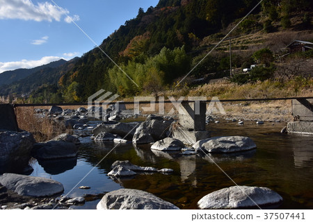 Kamogawa上的一座橋 Kamogawa上的一座橋 37507441