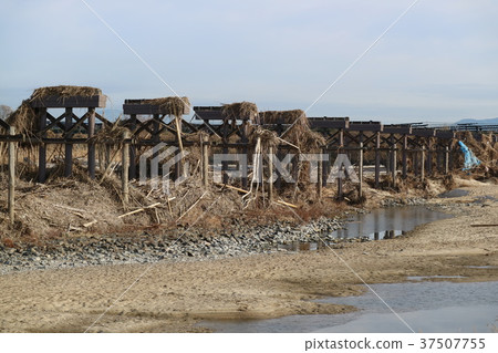 After the Yahata flow bridge outflow After the Yahata flow bridge outflow 37507755