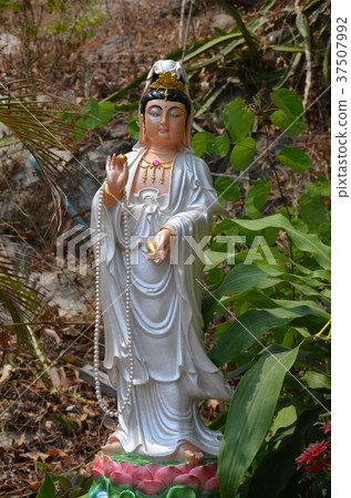 Buddha statue in Kanchanaburi, Thailand Buddha statue in Kanchanaburi, Thailand 37507992