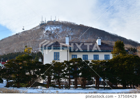 Taking a picture of the winter landscape of the former British consul in Motomachi, Hakodate, Hokkaido Taking a picture of the winter landscape of the former British consul in Motomachi, Hakodate, Hokkaido 37508429