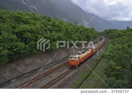Railway, traffic, transportation, train, rural, rural, clear water cliff, mountain, sunny, taiwan, hualian 37508737